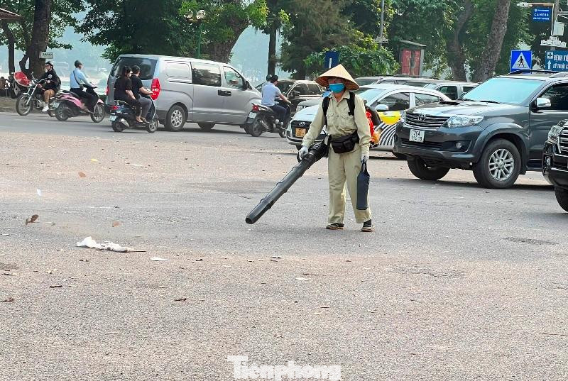 Máy thổi bụi chỉ có tác dụng đẩy rác, lá cây... từ vị trí này qua vị trí khác.