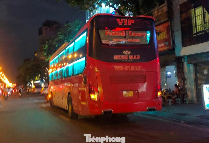 Tại số 699 Giải Phóng là khu vực thường xuyên có xe mang tên nhà xe Minh Mập Festival Bus hoạt động đêm ngày.