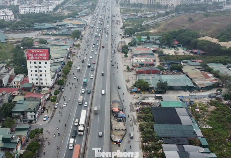 Toàn cảnh giao thông không còn ùn ứ trên đường Nguyễn Xiển chiều 21/12.