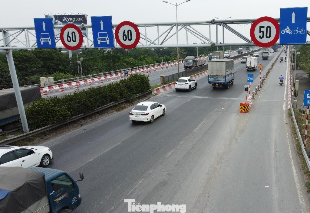 Tiếp đến, đường Vành đai 3 và cầu Thanh Trì theo thiết kế của Bộ GTVT xe ô tô được lưu thông đến 100km/h, nhưng tại cầu Thanh Trì chỉ cho phép ô tô được chạy tối đa 60km...