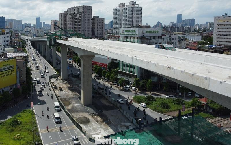 Trong khi đó, dự án mở rộng đường trên cao Vành đai 2 cả dưới thấp và xây đường trên cao theo tiến độ sẽ thông xe kỹ thuật vào cuối năm nay, đưa toàn bộ dự án (gồm cả đường trên cao) vào khai thác đầu năm 2023. Trong khi đó, dự án mở rộng đường trên cao Vành đai 2 cả dưới thấp và xây đường trên cao theo tiến độ sẽ thông xe kỹ thuật vào cuối năm nay, đưa toàn bộ dự án (gồm cả đường trên cao) vào khai thác đầu năm 2023.