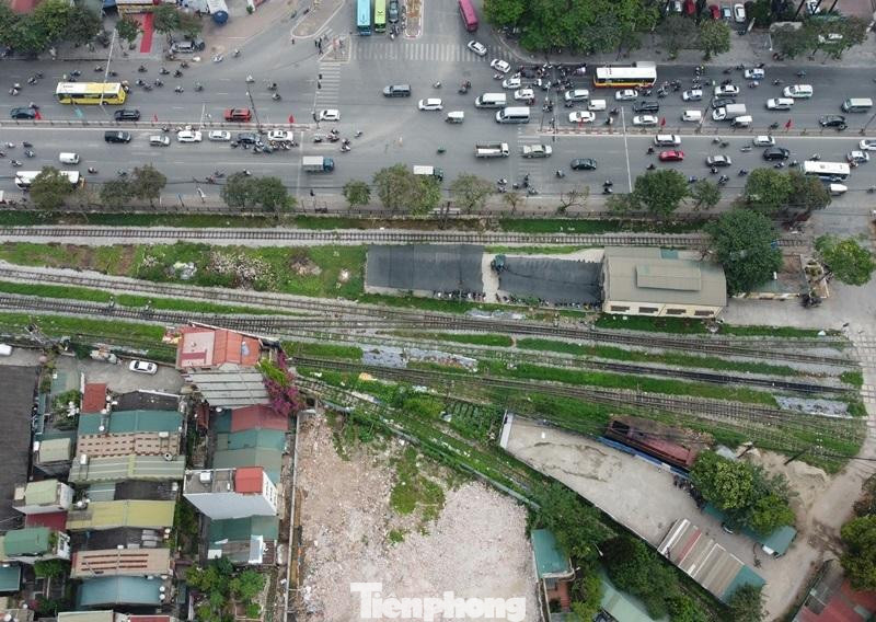 Hầm chui Vành đai 2,5 được thiết kế đi ngầm để vượt đường sắt Quốc gia và nút giao Giải Phóng - Kim Đồng, giảm ùn tắc.