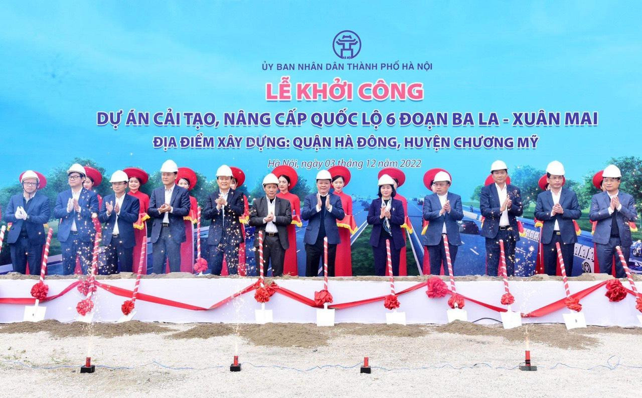 Lãnh đạo UBND thành phố Hà Nội, đại diện chủ đầu tư và khách mời khởi công dự án. Lãnh đạo UBND thành phố Hà Nội, đại diện chủ đầu tư và khách mời khởi công dự án.