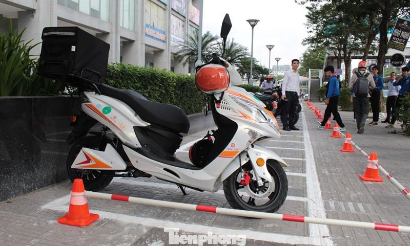 Thời gian phục vụ của xe điện 2 bánh là từ 8h30 sáng đến 9h00 tối hàng ngày