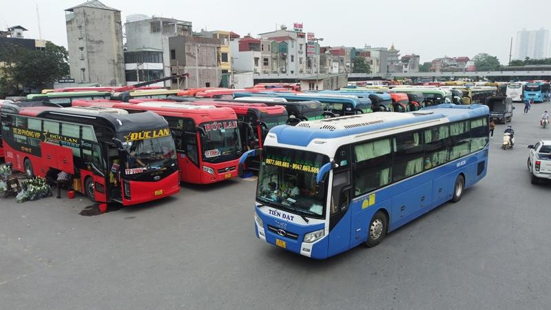 Có gần 100 xe khách 2 tháng nay không vào bến Nước Ngầm hoạt động nên Thanh tra Sở GTVT Hà Nội đề nghị cắt nốt. Có gần 100 xe khách 2 tháng nay không vào bến Nước Ngầm hoạt động nên Thanh tra Sở GTVT Hà Nội đề nghị cắt nốt.