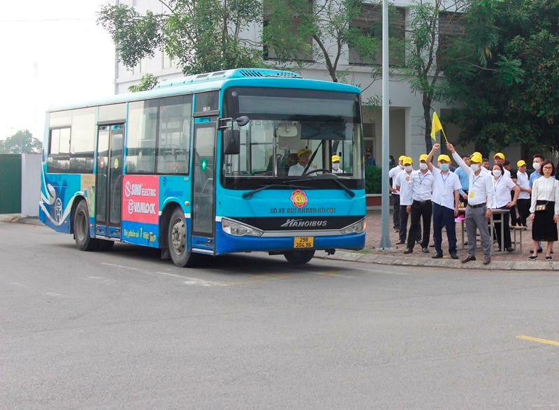 Hội thi tài xế xe buýt tranh tài lái xe buýt an toàn 2022 diễn ra sáng 28/10. Ảnh: Lê Hiếu Hội thi tài xế xe buýt tranh tài lái xe buýt an toàn 2022 diễn ra sáng 28/10. Ảnh: Lê Hiếu