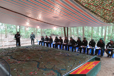 Thảo luận tác chiến trên sa bàn