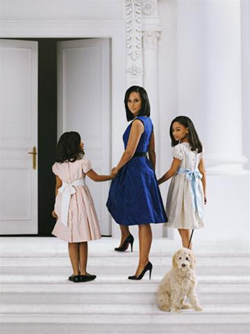 Siêu sao nhạc R&B Alicia Keys hóa thân thành đệ nhất phu nhân tổng thống Mỹ Michelle Obama và hai con gái.