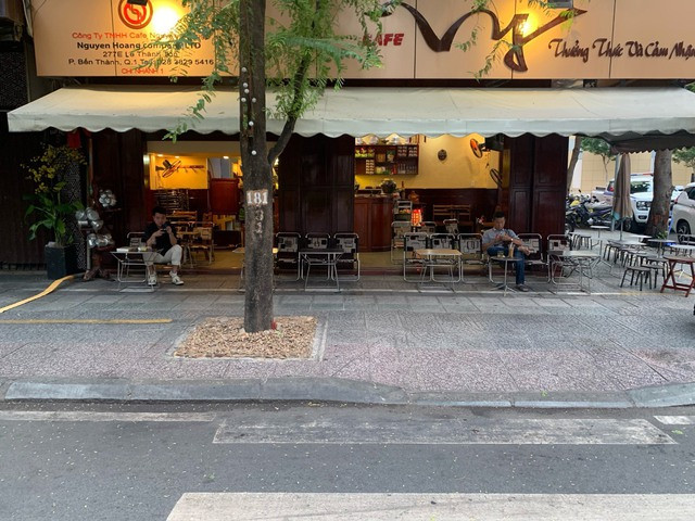 Vỉa hè đường Lê Thánh Tôn quận 1 nằm trong danh mục thu phí sử dụng Vỉa hè đường Lê Thánh Tôn quận 1 nằm trong danh mục thu phí sử dụng