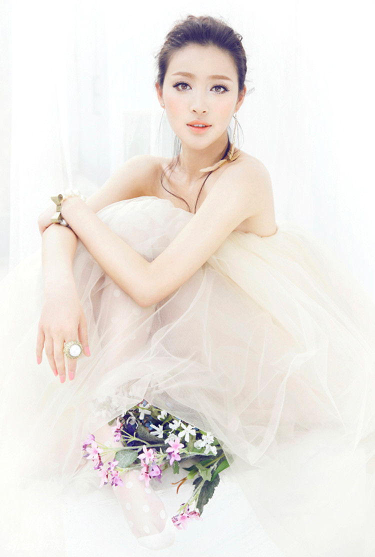 Can Đình Đình khoe đường cong cơ thể hoàn hảo Quyến rũ với đôi chân dài thon gọn và khuôn mặt thanh tú Diện áo sexy khoe vòng 1 đầy đặn Can Đình Đình sở hữu một đôi mắt biết nói Người đẹp trong bộ đồ thể thao khỏe khoắn Màn phô diễn hình thể đầy táo bạo trên tạp chí FHM Người đẹp gợi cảm dưới nắng hè Can Đình Đình sở hữu một vẻ đẹp chết người