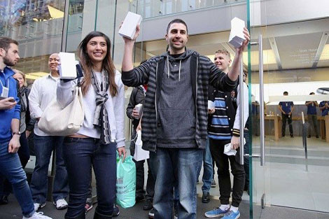 Căn bệnh 'cuồng' iPhone trên thế giới ảnh 2