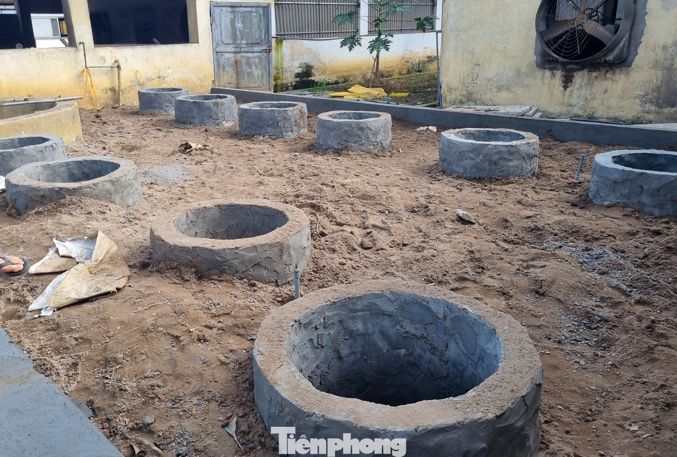 Nhưng khi có ý kiến của nhân dân, chính quyền địa phương, đơn vị đã tiến hành rà soát, khắc phục triệt để, không để tái diễn việc xả nước thải chăn nuôi ra suối Vai Réo.