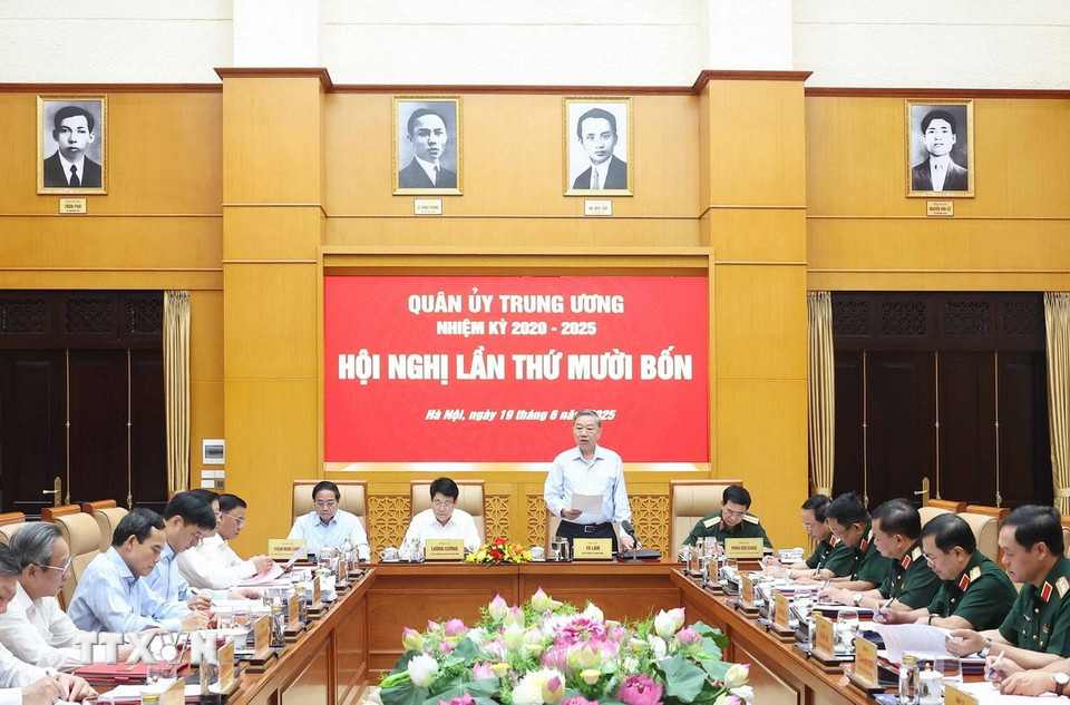 Tổng Bí thư Tô Lâm - Bí thư Quân uỷ Trung ương phát biểu tại Hội nghị Quân uỷ Trung ương lần thứ 14, ngày 19/6. Ảnh: TTXVN.