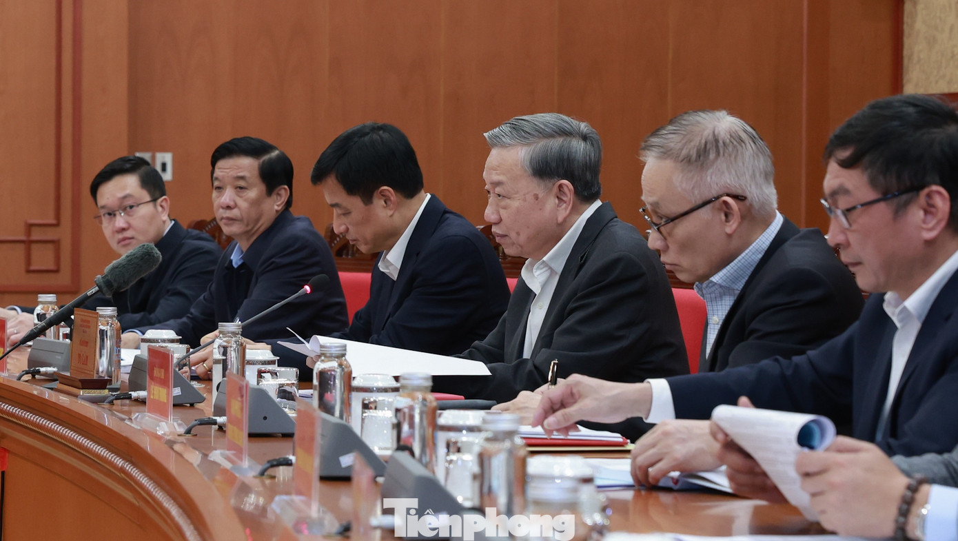 Toàn cảnh buổi làm việc. Ảnh: Minh Châu.