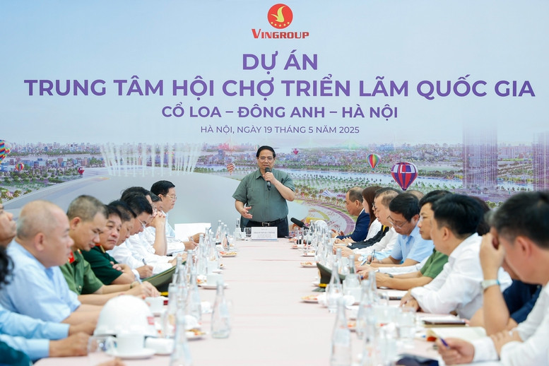 Thủ tướng Chính phủ yêu cầu khẩn trương đẩy nhanh tiến độ, từ nay đến hết tháng 7/2025 phải cơ bản hoàn thành việc xây dựng Trung tâm; tổ chức khánh thành và phục vụ Triển lãm thành tựu kinh tế-xã hội nhân dịp kỷ niệm 80 năm Quốc khánh. Ảnh: VGP.