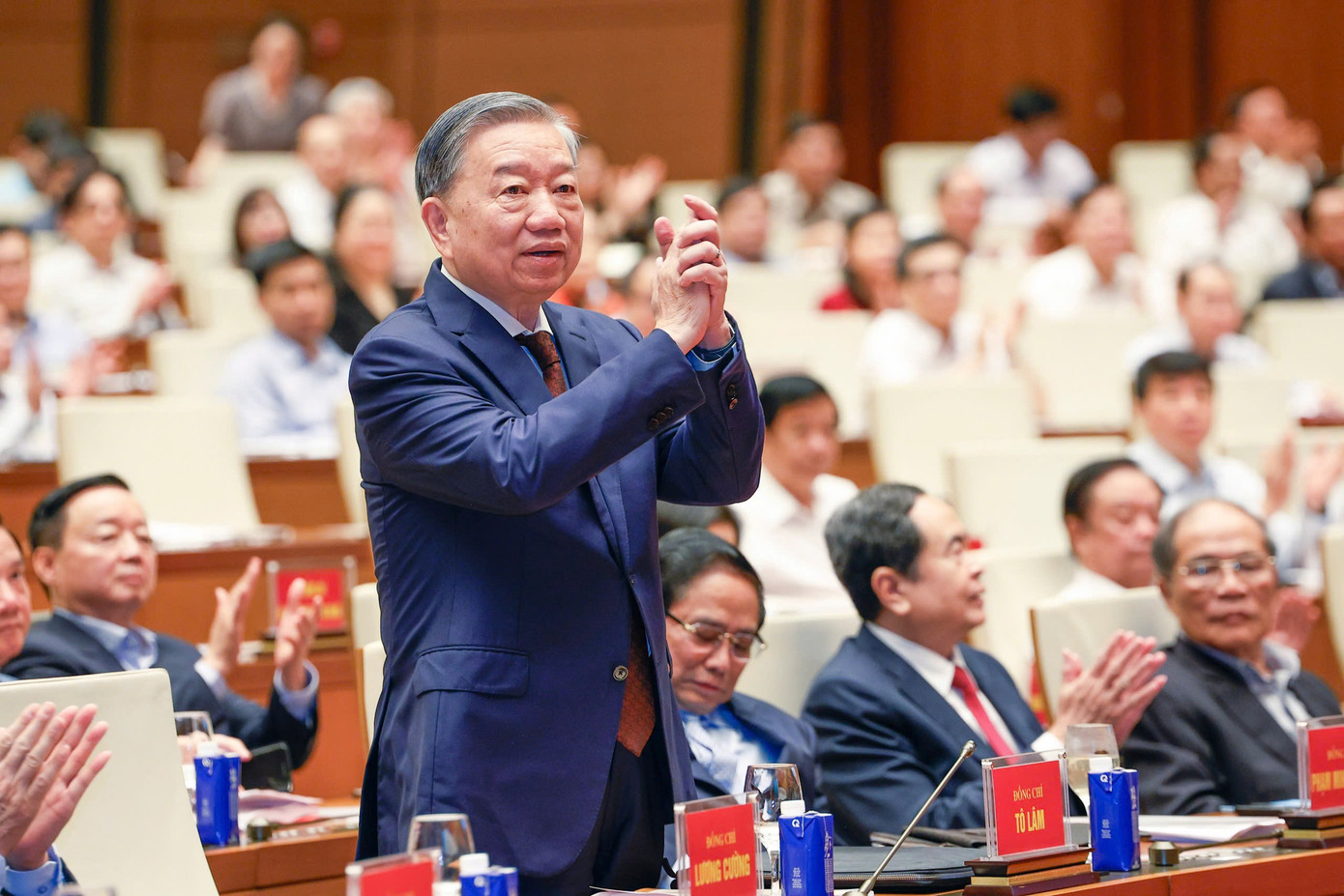 Tổng Bí thư Tô Lâm, Chủ tịch nước Lương Cường, Thủ tướng Chính phủ Phạm Minh Chính, Chủ tịch Quốc hội Trần Thanh Mẫn, Thường trực Ban Bí thư Trần Cẩm Tú và nhiều lãnh đạo, nguyên lãnh đạo Đảng, Nhà nước dự hội nghị.