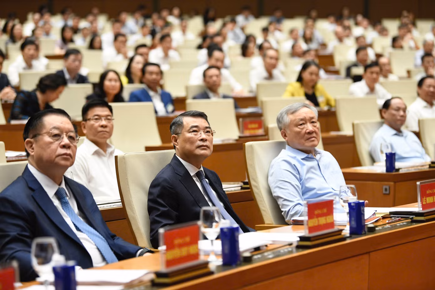 Tổng Bí thư Tô Lâm, Chủ tịch nước Lương Cường, Thủ tướng Chính phủ Phạm Minh Chính, Chủ tịch Quốc hội Trần Thanh Mẫn, Thường trực Ban Bí thư Trần Cẩm Tú và nhiều lãnh đạo, nguyên lãnh đạo Đảng, Nhà nước dự hội nghị.