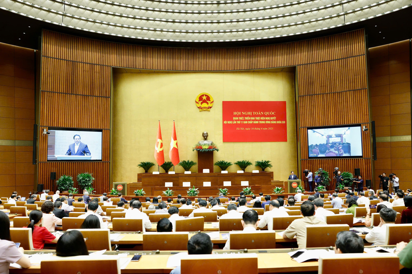 Thủ tướng Chính phủ Phạm Minh Chính trình bày chuyên đề về các dự thảo Văn kiện trình Đại hội XIV của Đảng tại hội nghị.