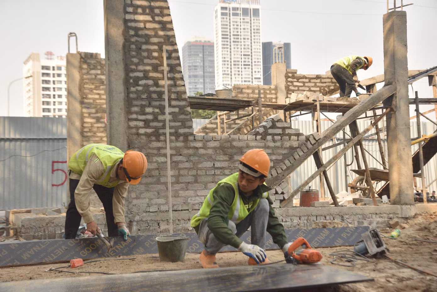 Quy mô dự án gồm cải tạo nâng cấp công viên với diện tích hơn 95.000 m2; diện tích hồ nước hơn 14.800 m2; diện tích xây dựng công trình gồm chòi nghỉ, nhà vệ sinh… gần 900 m2.