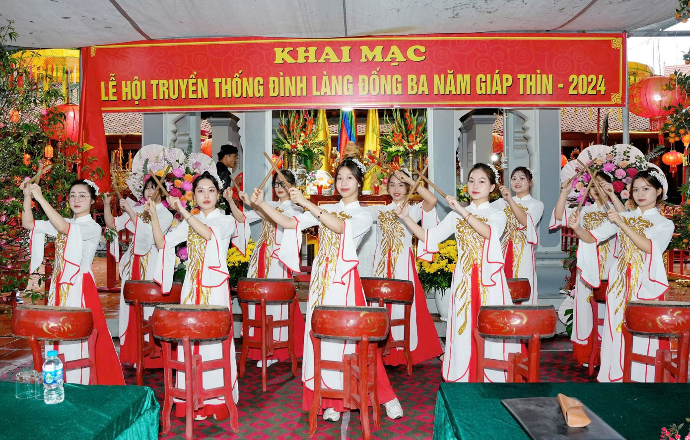 Người trẻ tham gia các hoạt động của Hội làng Đống Ba.