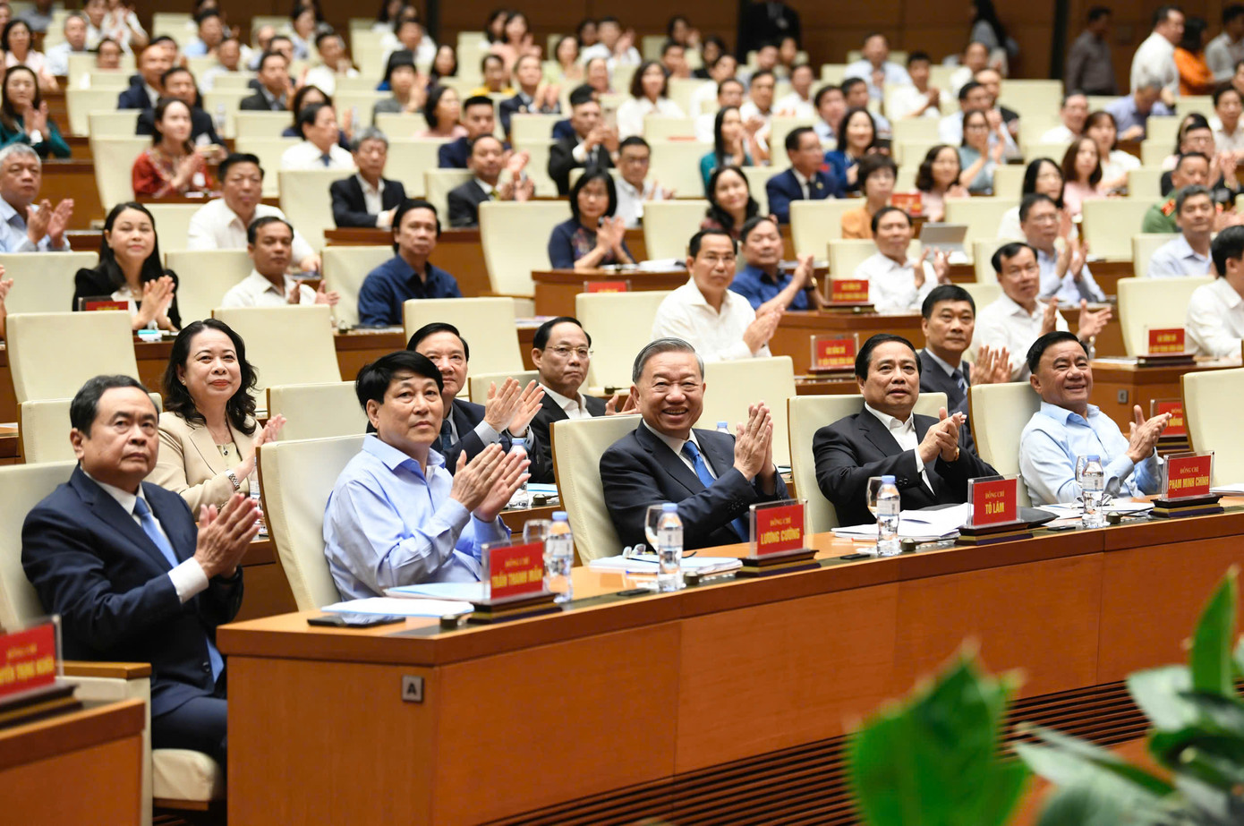 Tổng Bí thư Tô Lâm, Chủ tịch nước Lương Cường, Thủ tướng Chính phủ Phạm Minh Chính, Chủ tịch Quốc hội Trần Thanh Mẫn, Thường trực Ban Bí thư Trần Cẩm Tú dự hội nghị. Ảnh: Như Ý.