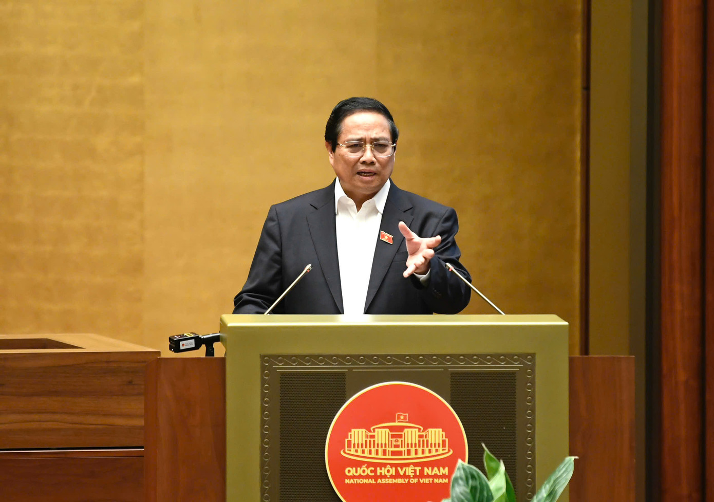 Thủ tướng Phạm Minh Chính trao đổi tại hội nghị. Ảnh: Như Ý.