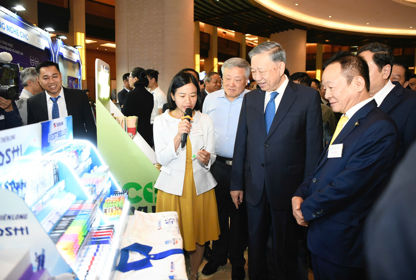 Tổng Bí thư Tô Lâm động viên các doanh nghiệp tư nhân tiếp tục phát triển, đóng góp nhiều hơn nữa cho công cuộc xây dựng và phát triển đất nước trong kỷ nguyên mới. Ảnh: Như Ý.