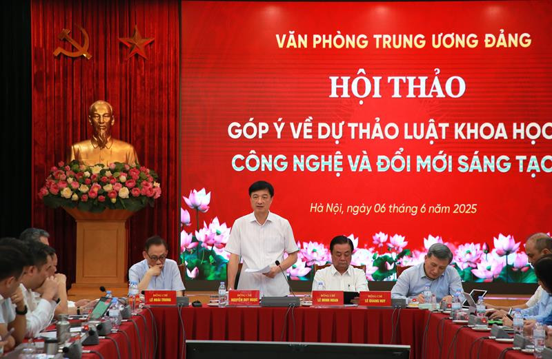 Ủy viên Bộ Chính trị, Bí thư Trung ương Đảng, Chủ nhiệm Ủy ban kiểm tra Trung ương Nguyễn Duy Ngọc - Phó Trưởng Ban Chỉ đạo Trung ương phát triển khoa học, công nghệ, đổi mới sáng tạo và chuyển đổi số phát biểu tại Hội thảo góp ý về dự thảo Luật Khoa học công nghệ và đổi mới sáng tạo. Ảnh: PV. Ủy viên Bộ Chính trị, Bí thư Trung ương Đảng, Chủ nhiệm Ủy ban kiểm tra Trung ương Nguyễn Duy Ngọc - Phó Trưởng Ban Chỉ đạo Trung ương phát triển khoa học, công nghệ, đổi mới sáng tạo và chuyển đổi số phát biểu tại Hội thảo góp ý về dự thảo Luật Khoa học công nghệ và đổi mới sáng tạo. Ảnh: PV.