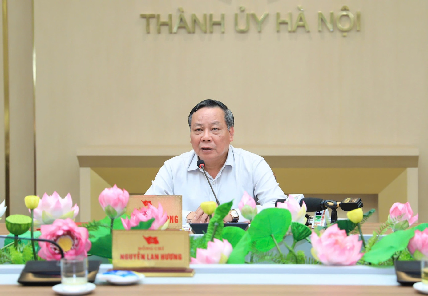 Phó Bí thư Thường trực Thành uỷ Hà Nội Nguyễn Văn Phong phát biểu tại hội nghị. Ảnh: HNM.