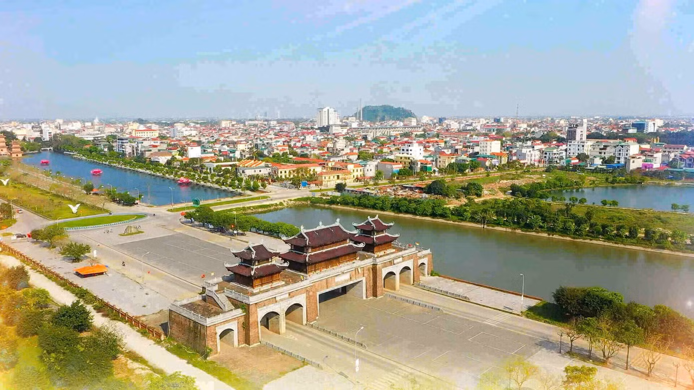 Một góc thành phố Hoa Lư, tỉnh Ninh Bình. Ảnh: PV.