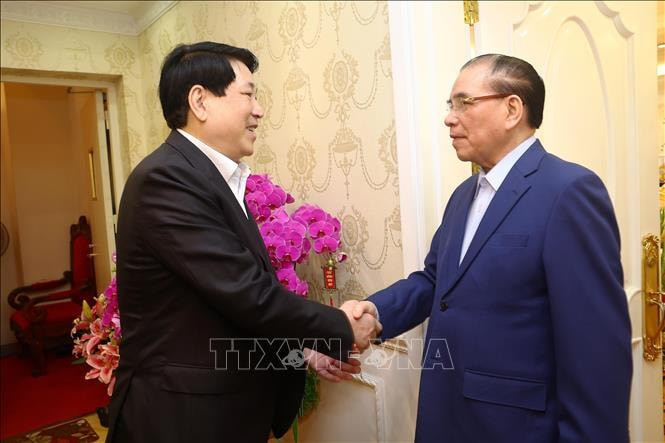 Chủ tịch nước Lương Cường thăm hỏi, chúc Tết nguyên Tổng Bí thư Nông Đức Mạnh. Ảnh: TTXVN. Chủ tịch nước Lương Cường thăm hỏi, chúc Tết nguyên Tổng Bí thư Nông Đức Mạnh. Ảnh: TTXVN.