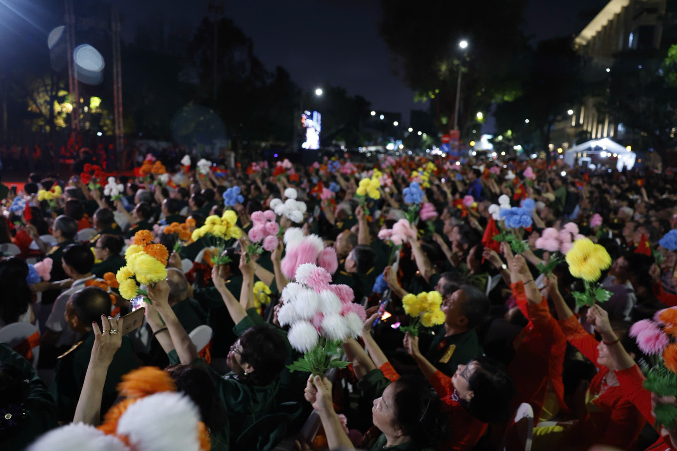 Không khí xúc động tại chương trình. Ảnh: Như Ý.