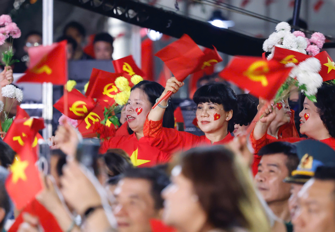 Không khí xúc động tại chương trình. Ảnh: Như Ý.