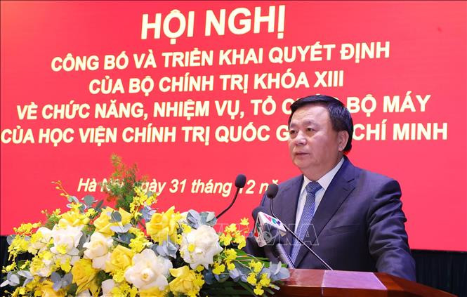 Ông Nguyễn Xuân Thắng, Giám đốc Học viện Chính trị quốc gia Hồ Chí Minh, Chủ tịch Hội đồng Lý luận Trung ương phát biểu tại hội nghị triển khai Quyết định của Bộ Chính trị về chức năng, nhiệm vụ, tổ chức bộ máy của Học viện Chính trị quốc gia Hồ Chí Minh. Ảnh: TTXVN.