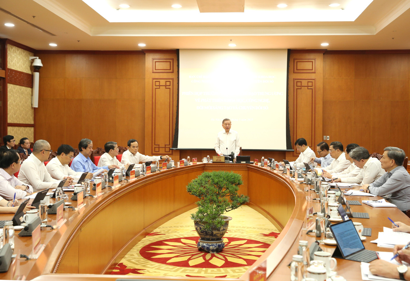 Tổng Bí thư Tô Lâm chủ trì cuộc họp Thường trực Ban Chỉ đạo Trung ương về phát triển khoa học công nghệ, đổi mới sáng tạo và chuyển đổi số, ngày 29/5. Ảnh: PV.
