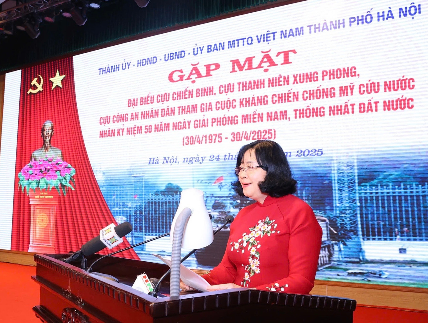 Bí thư Thành ủy Hà Nội Bùi Thị Minh Hoài phát biểu tại buổi gặp mặt. Ảnh: Viết Thành. Bí thư Thành ủy Hà Nội Bùi Thị Minh Hoài phát biểu tại buổi gặp mặt. Ảnh: Viết Thành.