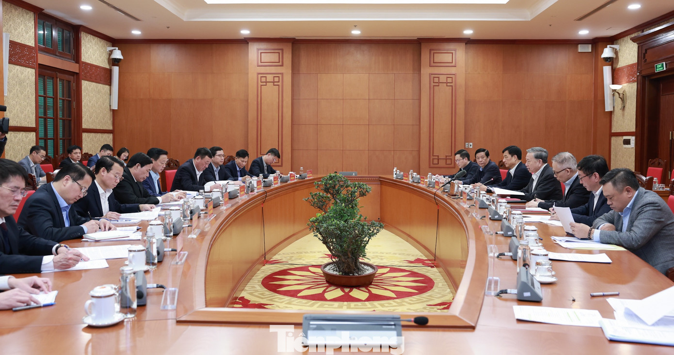 Toàn cảnh buổi làm việc. Ảnh: Minh Châu.