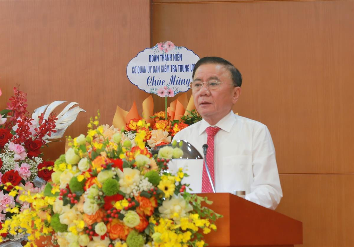 Uỷ viên Bộ Chính trị, Thường trực Ban Bí thư, Bí thư Đảng uỷ các cơ quan Đảng Trung ương Trần Cẩm Tú phát biểu tại đại hội. Ảnh: PV. Uỷ viên Bộ Chính trị, Thường trực Ban Bí thư, Bí thư Đảng uỷ các cơ quan Đảng Trung ương Trần Cẩm Tú phát biểu tại đại hội. Ảnh: PV.