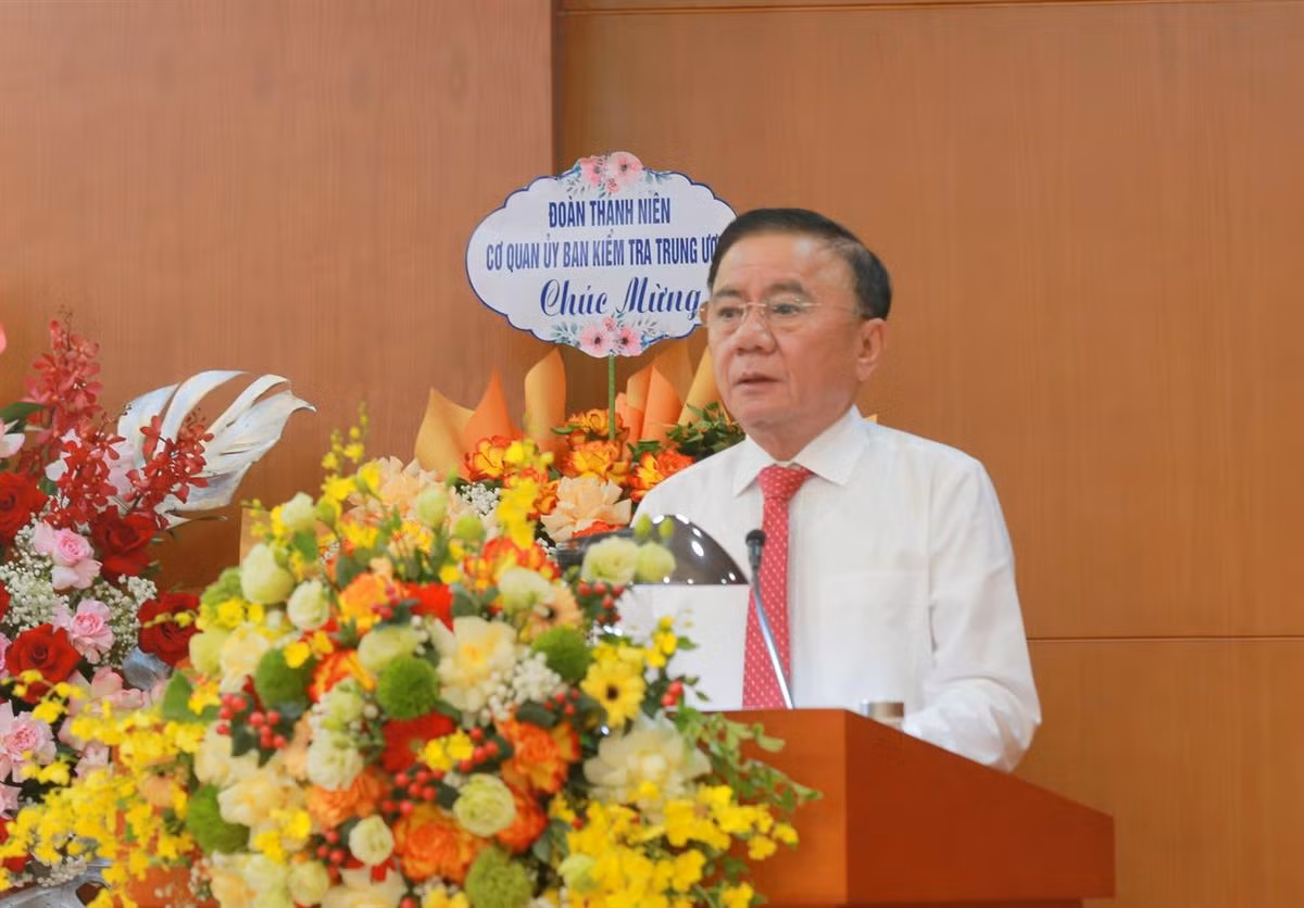 Uỷ viên Bộ Chính trị, Thường trực Ban Bí thư, Bí thư Đảng uỷ các cơ quan Đảng Trung ương Trần Cẩm Tú phát biểu tại đại hội. Ảnh: PV. Uỷ viên Bộ Chính trị, Thường trực Ban Bí thư, Bí thư Đảng uỷ các cơ quan Đảng Trung ương Trần Cẩm Tú phát biểu tại đại hội. Ảnh: PV.