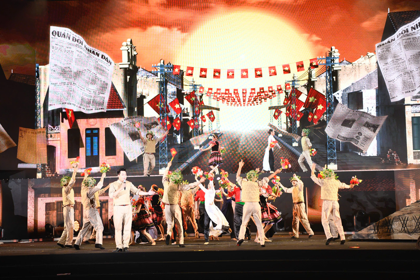 Một số tiết mục trong chương trình nghệ thuật Kỷ niệm 100 năm Ngày Báo chí Cách mạng Việt Nam tại lễ trao giải. Ảnh: Như Ý. Một số tiết mục trong chương trình nghệ thuật Kỷ niệm 100 năm Ngày Báo chí Cách mạng Việt Nam tại lễ trao giải. Ảnh: Như Ý.