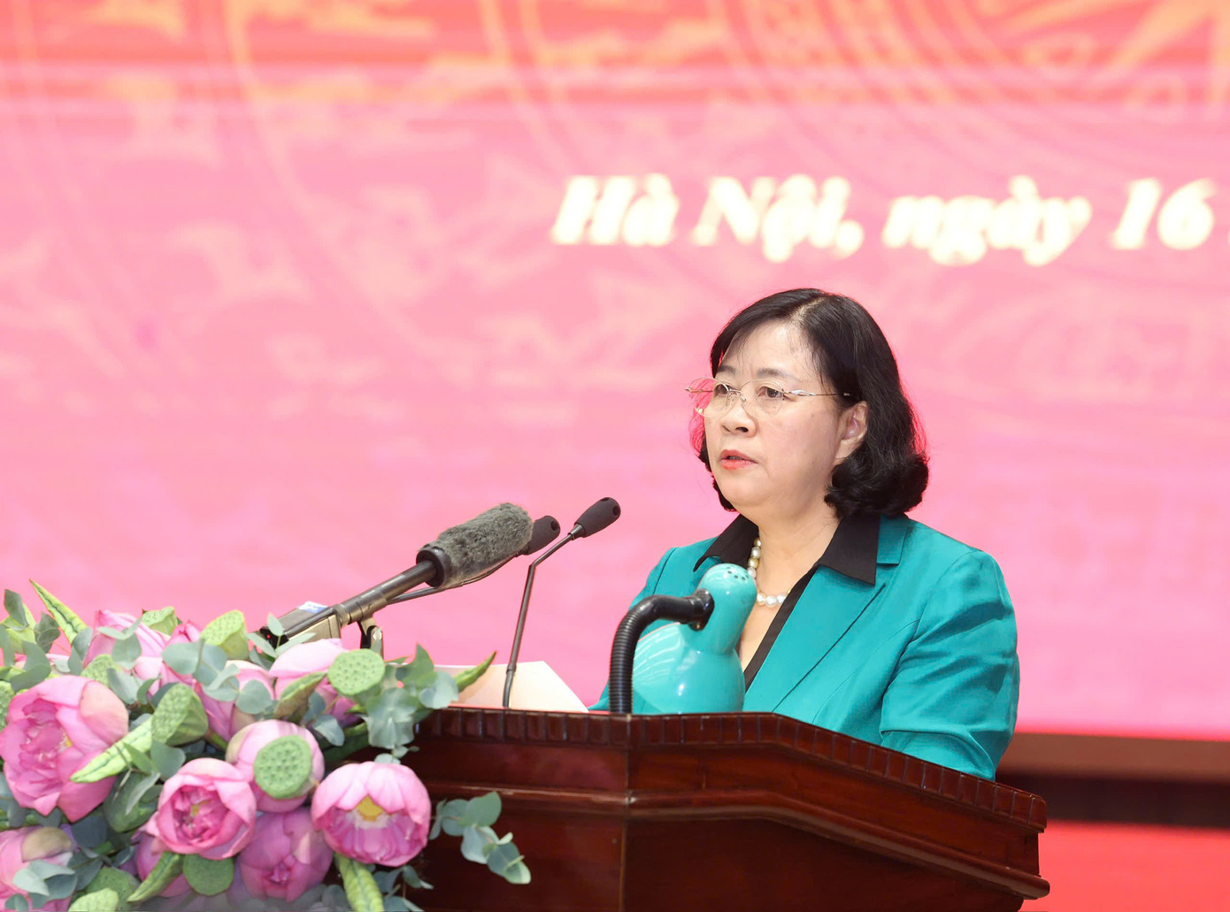 Bí thư Thành ủy Hà Nội Bùi Thị Minh Hoài phát biểu tại buổi làm việc. Ảnh: Nhật Minh.