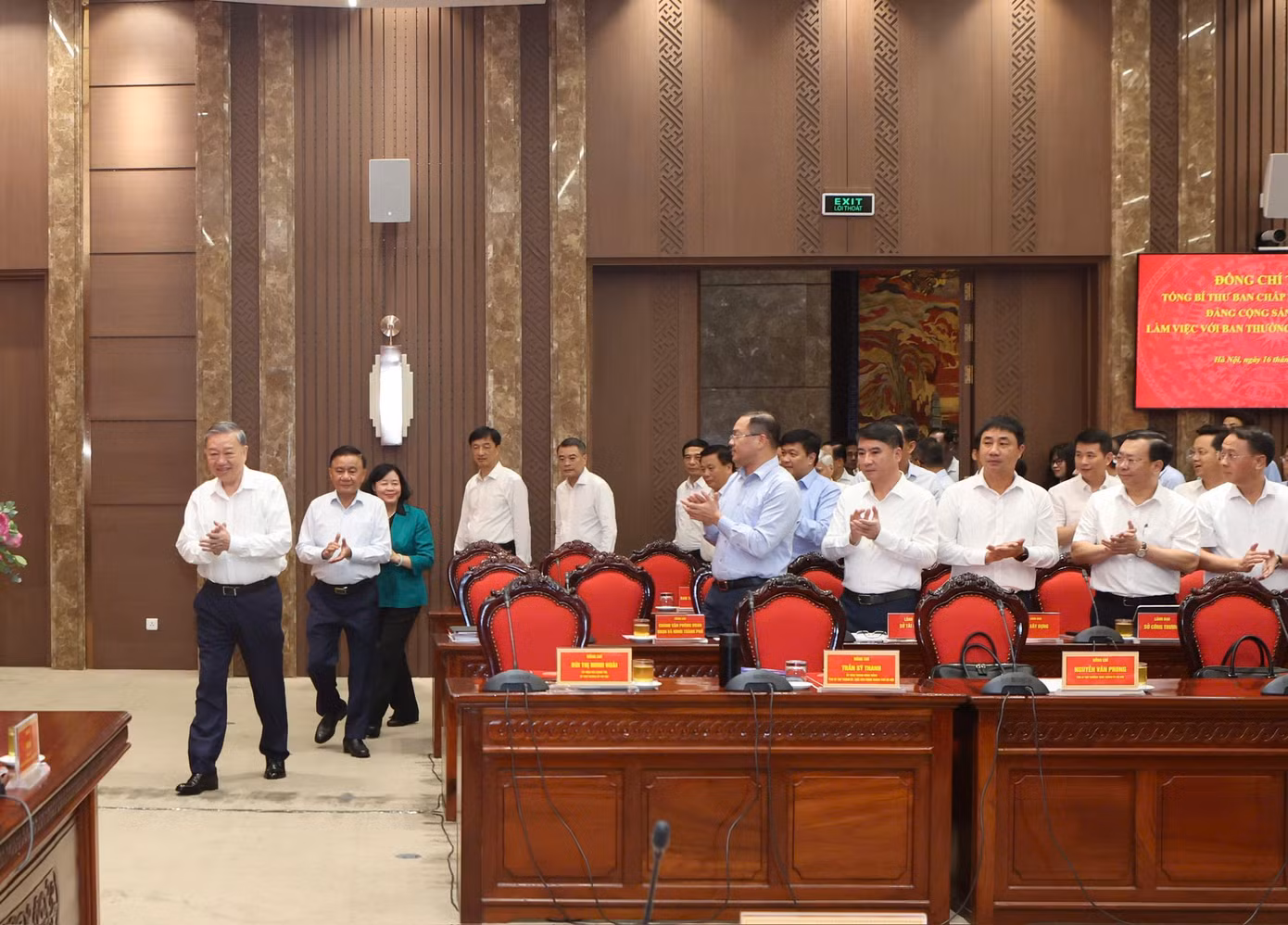 Tổng Bí thư Tô Lâm cùng đoàn công tác Trung ương làm việc với Ban Thường vụ Thành ủy Hà Nội, sáng 16/6. Ảnh: Nhật Minh. Tổng Bí thư Tô Lâm cùng đoàn công tác Trung ương làm việc với Ban Thường vụ Thành ủy Hà Nội, sáng 16/6. Ảnh: Nhật Minh.