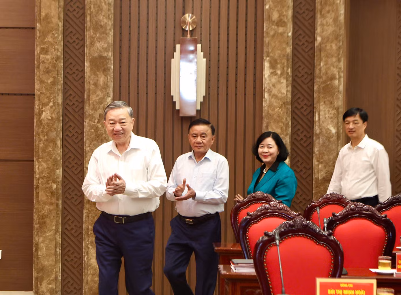 Tổng Bí thư Tô Lâm cùng đoàn công tác Trung ương làm việc với Ban Thường vụ Thành ủy Hà Nội, sáng 16/6. Ảnh: Nhật Minh. Tổng Bí thư Tô Lâm cùng đoàn công tác Trung ương làm việc với Ban Thường vụ Thành ủy Hà Nội, sáng 16/6. Ảnh: Nhật Minh.
