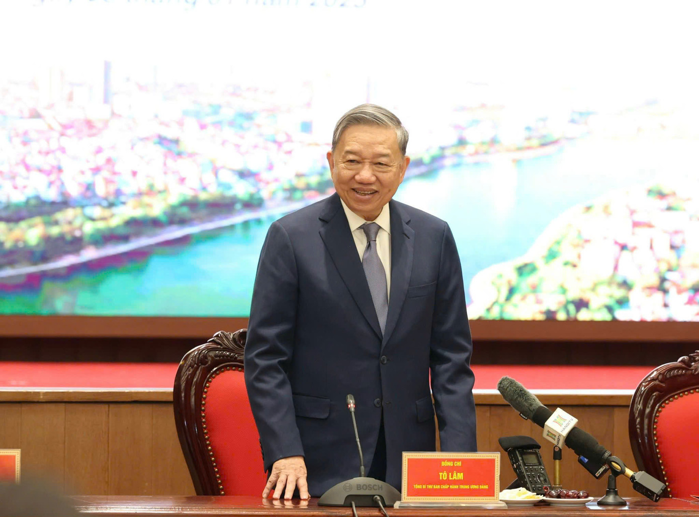 Tổng Bí thư Tô Lâm thăm, chúc Tết Đảng bộ, chính quyền và Nhân dân Thủ đô Hà Nội. Ảnh: Viết Thành.