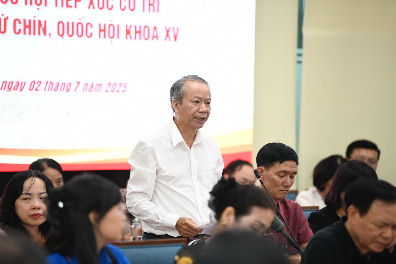 Các cử tri phát biểu ý kiến tại hội nghị. Ảnh: Như Ý. Các cử tri phát biểu ý kiến tại hội nghị. Ảnh: Như Ý.