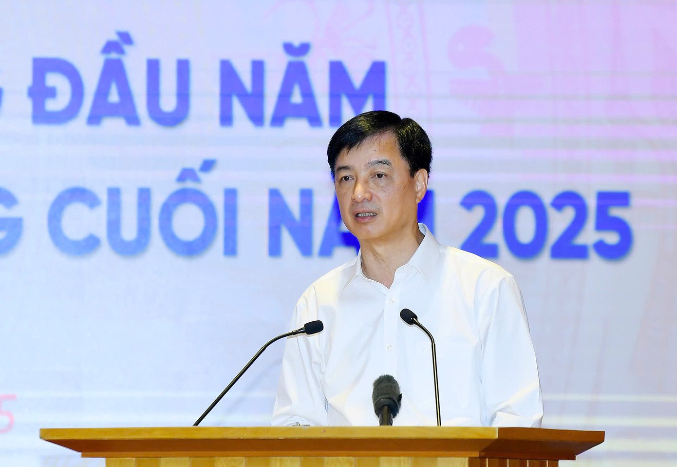 Thủ tướng Chính phủ Phạm Minh Chính, Chủ nhiệm Uỷ ban Kiểm tra Trung ương Nguyễn Duy Ngọc và Trưởng Ban Chính sách, chiến lược Trung ương Trần Lưu Quang phát biểu tại hội nghị. Ảnh: Tuấn Huy.