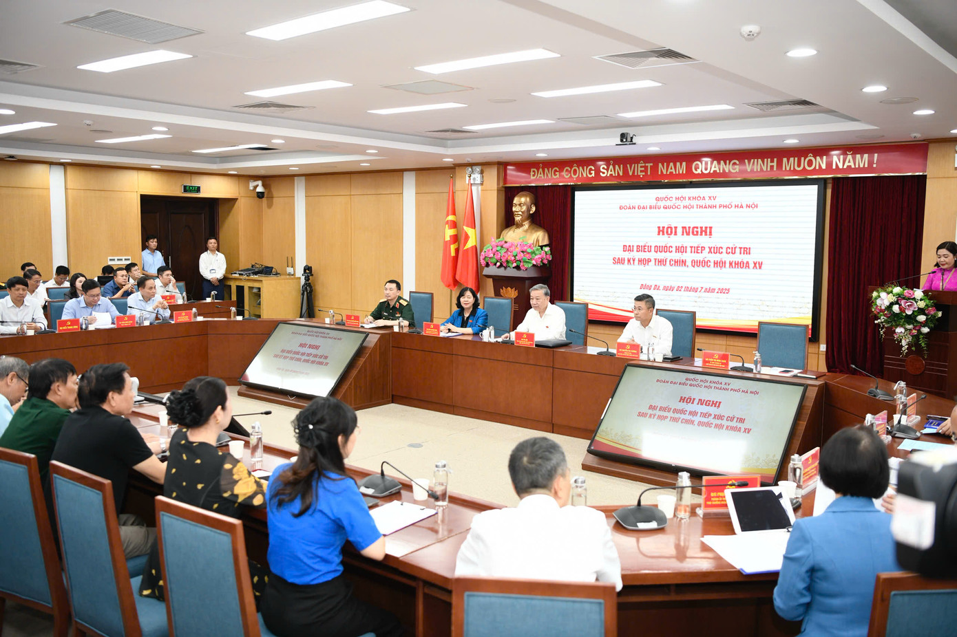 Toàn cảnh hội nghị tiếp xúc cử tri tại trụ sở phường Đống Đa, chiều 2/7. Ảnh: Như Ý.