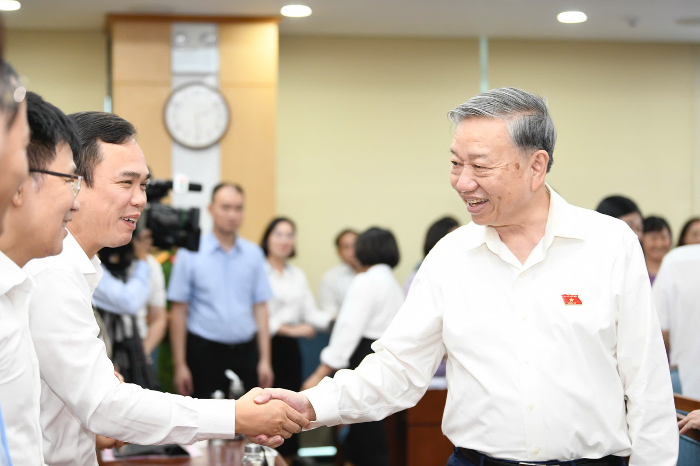 Tổng Bí thư Tô Lâm và các cử tri tại Hội nghị tiếp xúc cử tri. Ảnh: Như Ý.