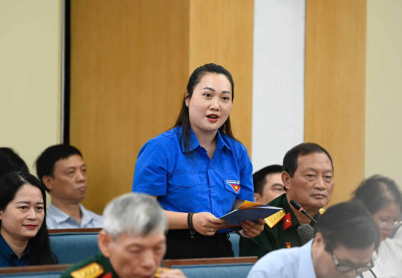 Các cử tri phát biểu ý kiến tại hội nghị. Ảnh: Như Ý. Các cử tri phát biểu ý kiến tại hội nghị. Ảnh: Như Ý.