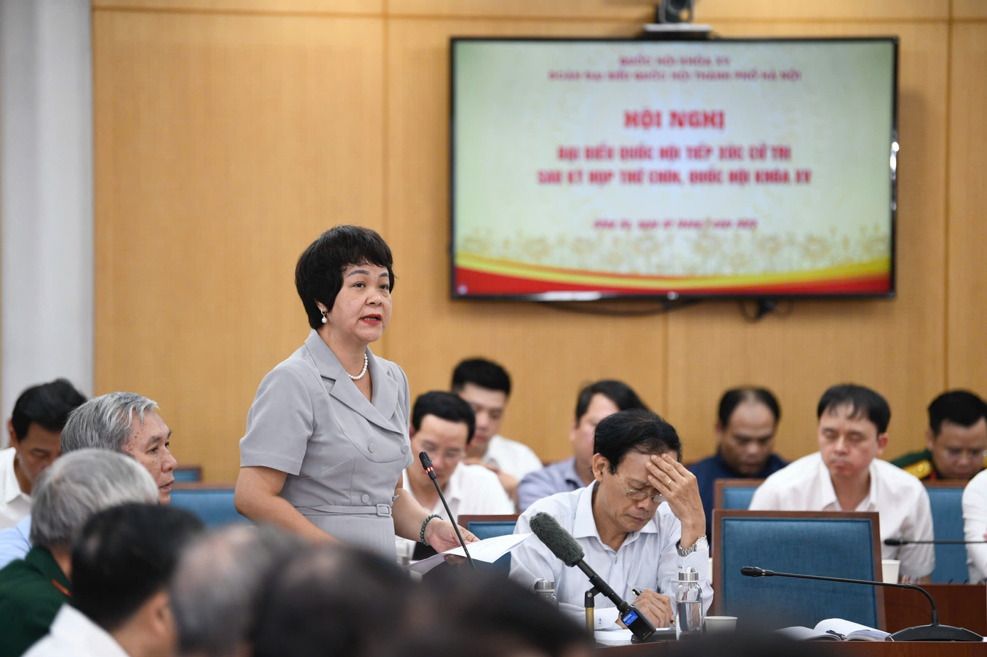 Các cử tri phát biểu ý kiến tại hội nghị. Ảnh: Như Ý. Các cử tri phát biểu ý kiến tại hội nghị. Ảnh: Như Ý.